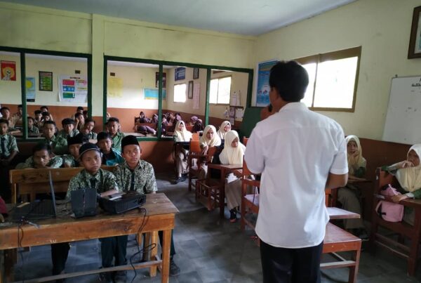 PENYULUH BNNK LUMAJANG KUNJUNGI MTS DIPONEGORO