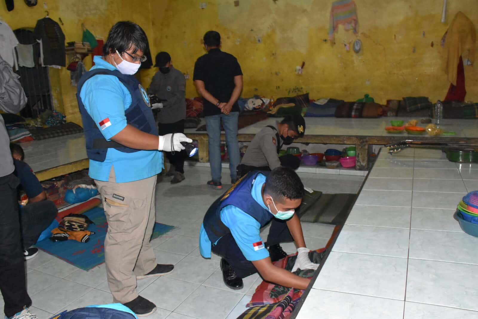 BNNK LUMAJANG MEMPERINGATI HARI BAKTI PEMASYARAKATAN DENGAN MELAKUKAN RAZIA GABUNGAN DI LAPAS KELAS IIB KABUPATEN LUMAJANG BNNK LUMAJANG MEMPERINGATI HARI BAKTI PEMASYARAKATAN DENGAN MELAKUKAN RAZIA GABUNGAN DI LAPAA KELAS IIB KABUPATEN LUMAJANG