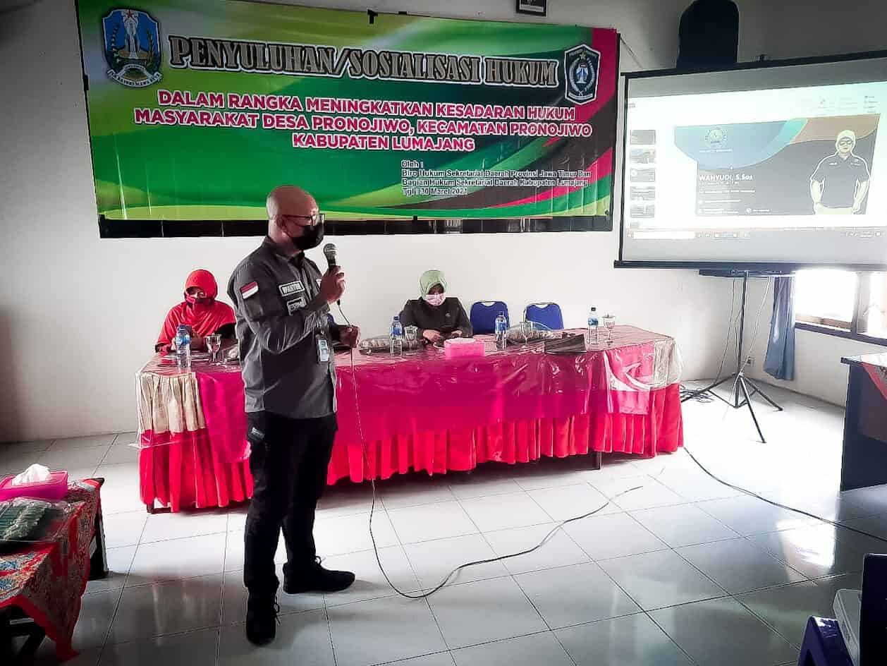 PENYULUHAN HUKUM DI DESA PRONOJIWO PENYULUHAN HUKUM DI DESA PRONOJIWO