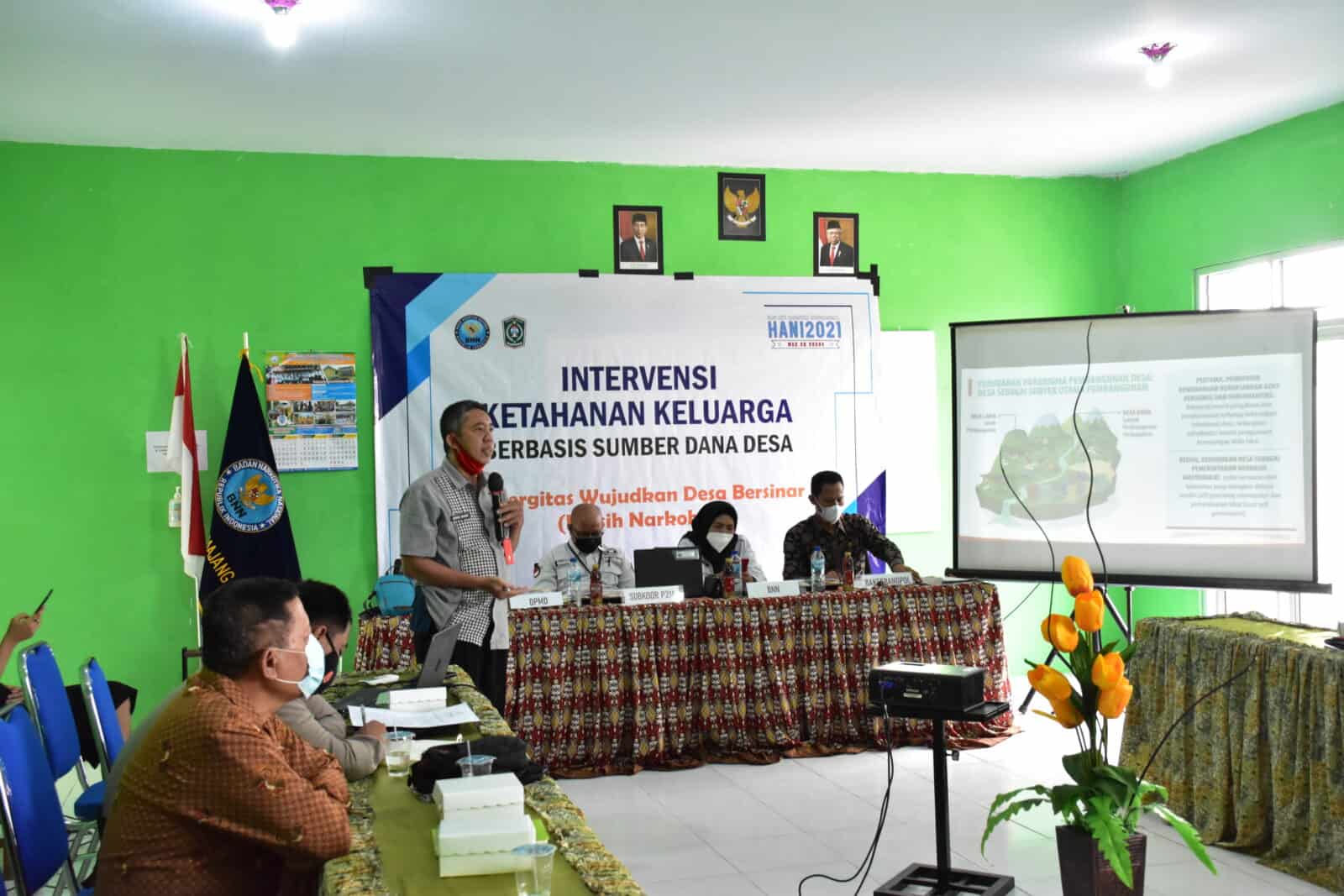 INTERVENSI KETAHANAN KELUARGA BERBASIS SUMBER DANA DAERAH “Sinergitas Wujudkan Desa Bersinar” INTERVENSI KETAHANAN KELUARGA BERBASIS SUMBER DANA DAERAH “Sintegritas Wujudkan Desa Bersinar”