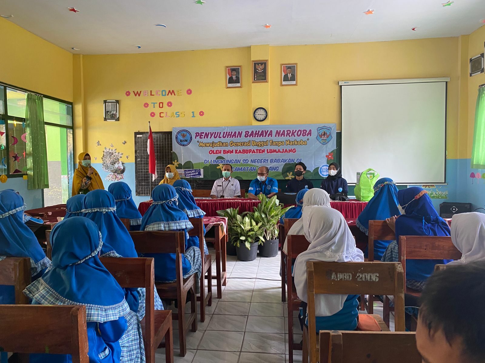 PENYULUHAN BAHAYA NARKOBA DI LINGKUNGAN SEKOLAH DASAR KABUPATEN LUMAJANG PENYULUHAN BAHAYA NARKOBA DI LINGKUNGAN SEKOLAH DASAR KABUPATEN LUMAJANG